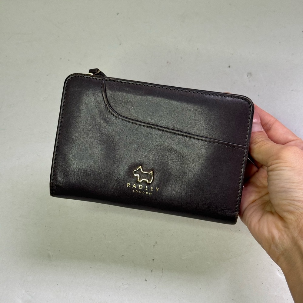 RADLEY LONDON MEDIUM BIFOLD LEATHER WALLET w CURVED POCKET SIGNATURE DOG